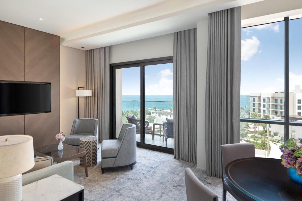 Address Beach Resort Fujairah Al Aqah Extérieur photo A suite at the Hilton Phuket Arcadia Resort and Spa