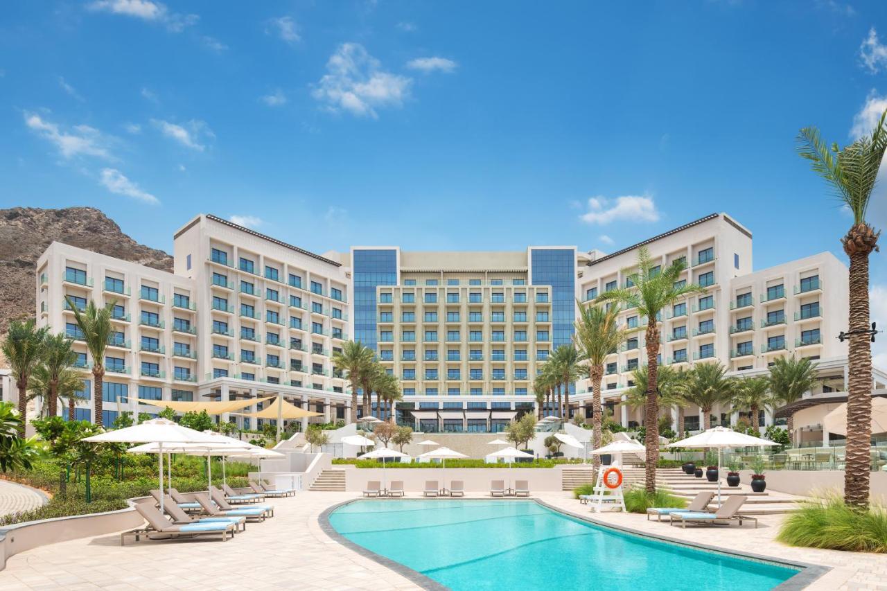 Address Beach Resort Fujairah Al Aqah Extérieur photo The resort's main pool