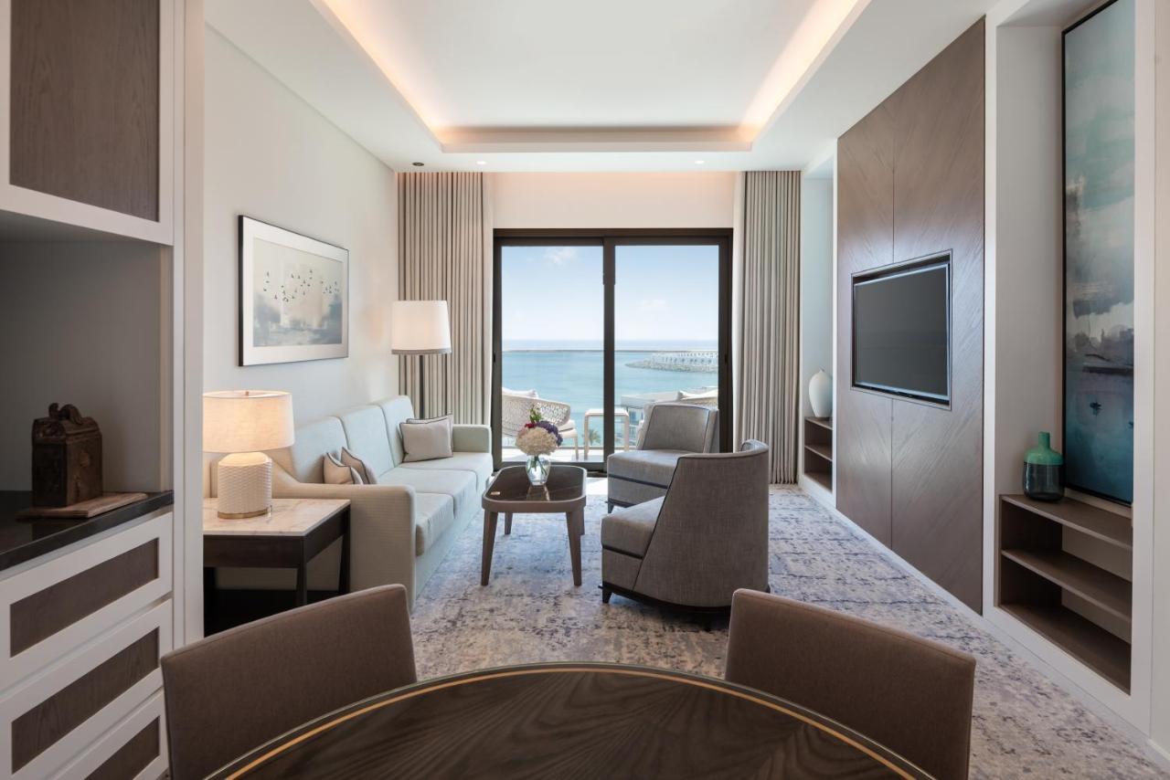 Address Beach Resort Fujairah Al Aqah Extérieur photo A suite at the Ritz-Carlton, Maldives, Fari Resort