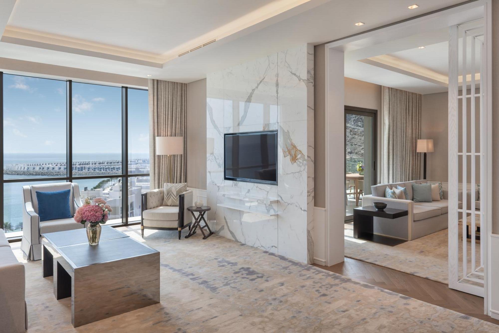 Address Beach Resort Fujairah Al Aqah Chambre photo A suite at the hotel